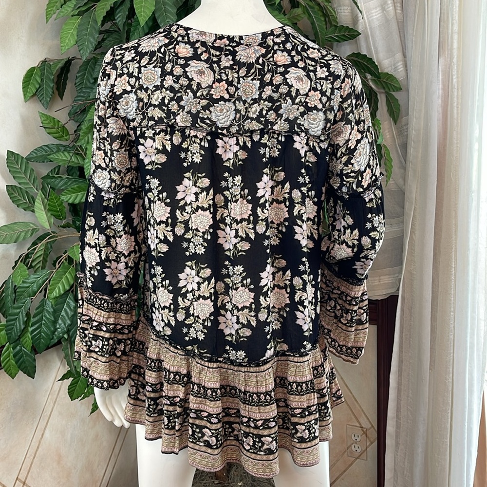 AMERICAN EAGLE RUFFLE HEM FLORAL TOP - Picture 7 of 10